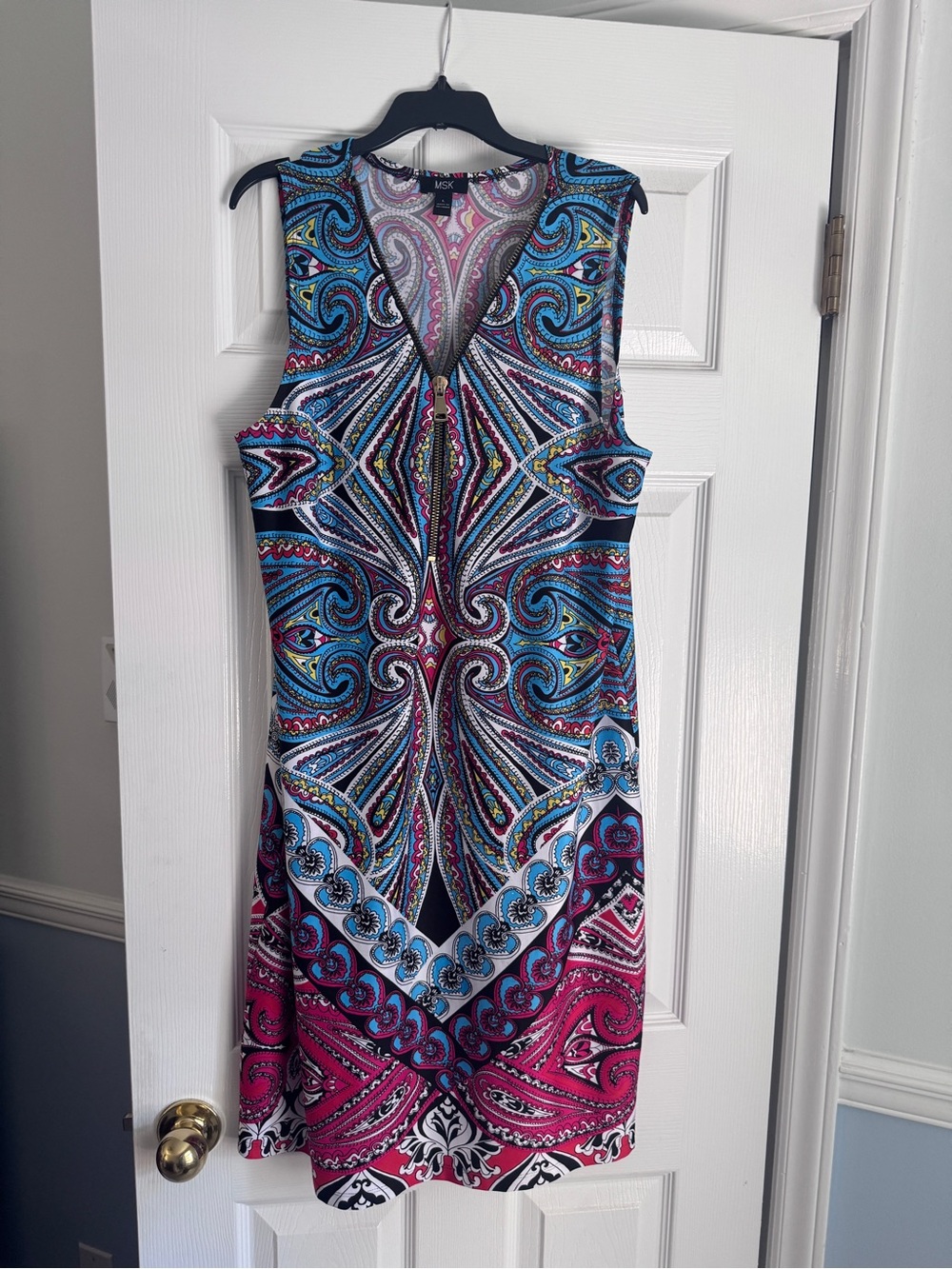 MSK Sleeveless V-Neck Paisley Dress Zipper Dress Colorful sleeveless dress